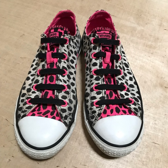 Converse Blk & WT Cheetah Print w/Neon Pink Chucks - Picture 2 of 9